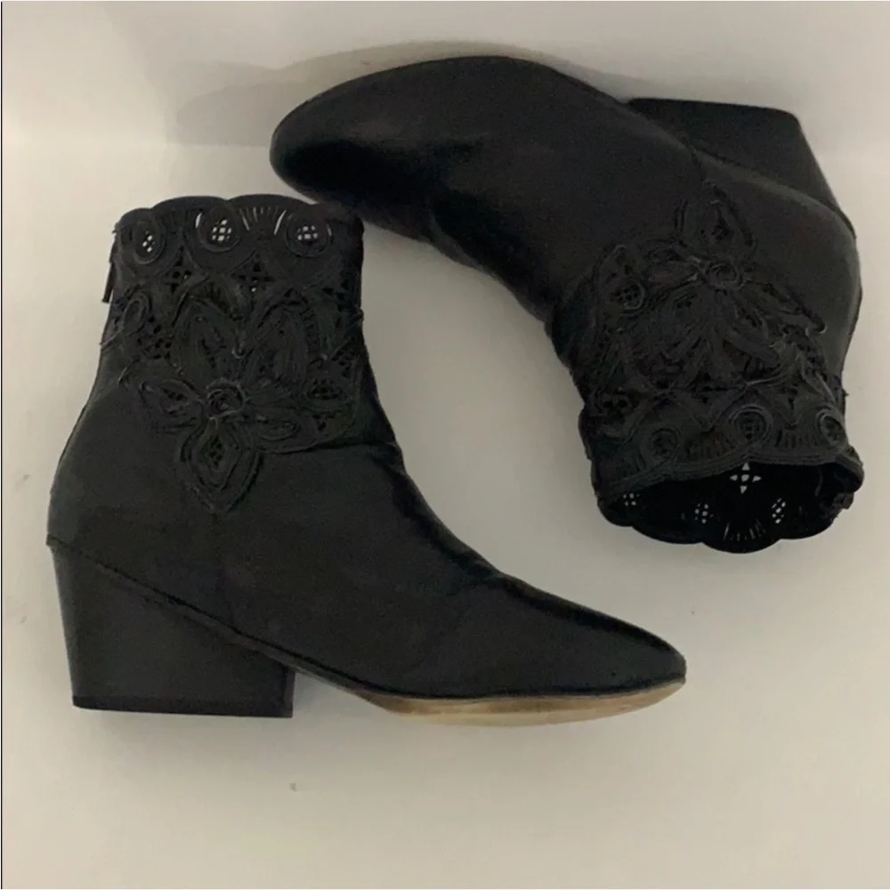 Authentic Via Spiga designer black leather wedge boots size 9.5